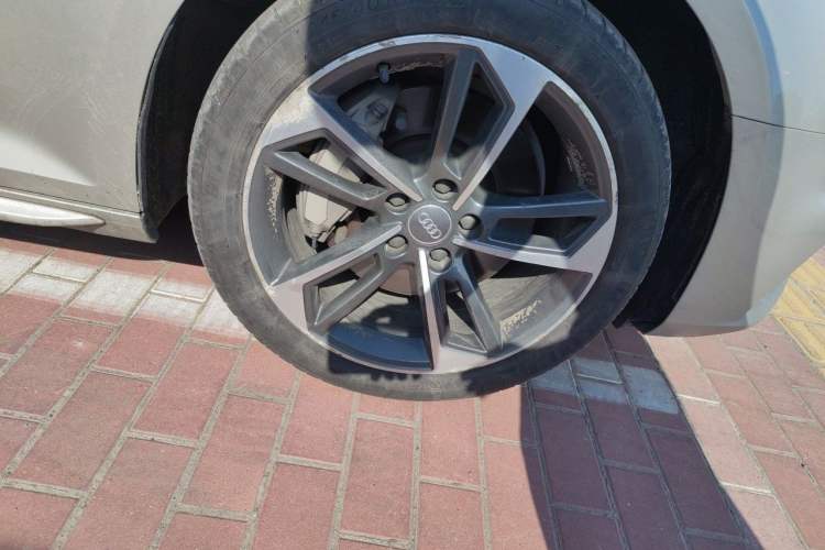 Used Audi A4L 2017 45 TFSI quattro Sport Edition Right Front Wheel Hub