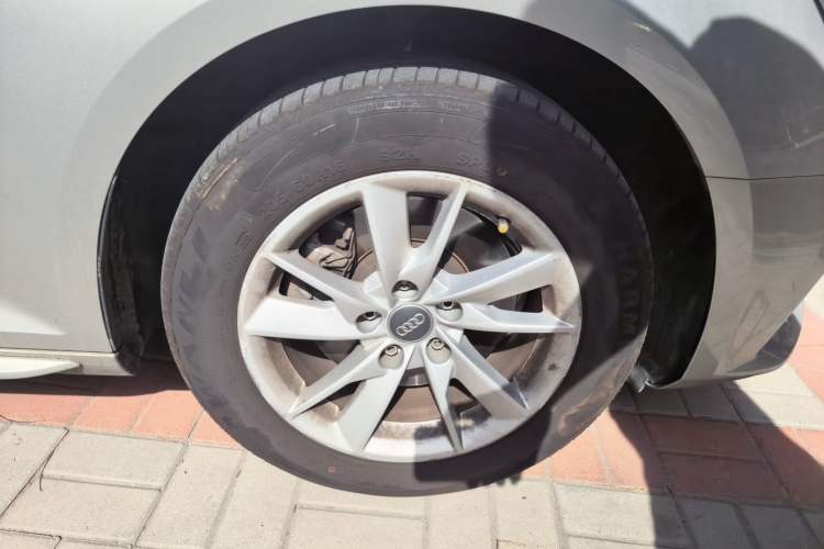 Used Audi A4L 2017 40 TFSI Ambition Edition Right Front Wheel Hub