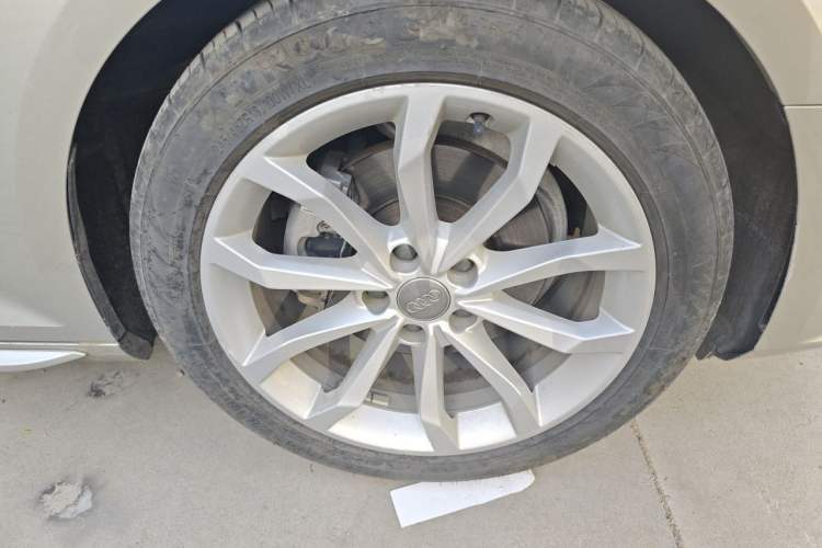 Used Audi A4L 2017 40 TFSI Style Edition Right Front Wheel Hub
