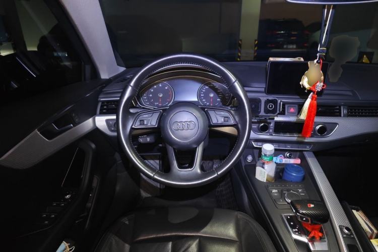 Used Audi A4L 2017 Plus 40 TFSI Fashion Model Steering Wheel
