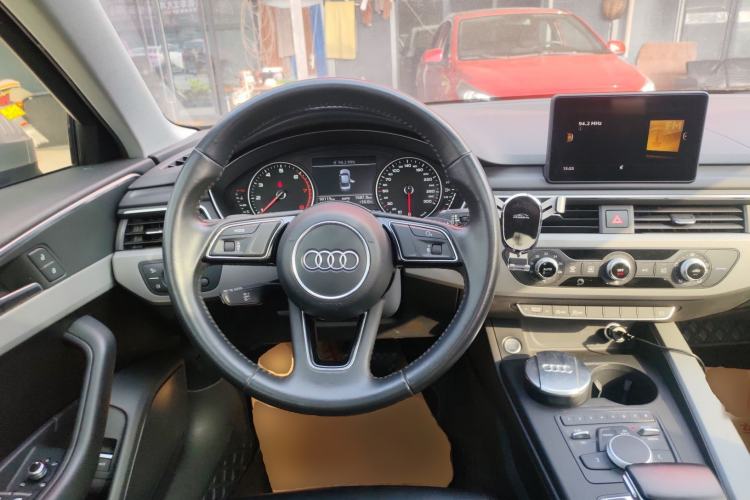 Used Audi A4L 2017 Plus 40 TFSI Ambition Model Steering Wheel