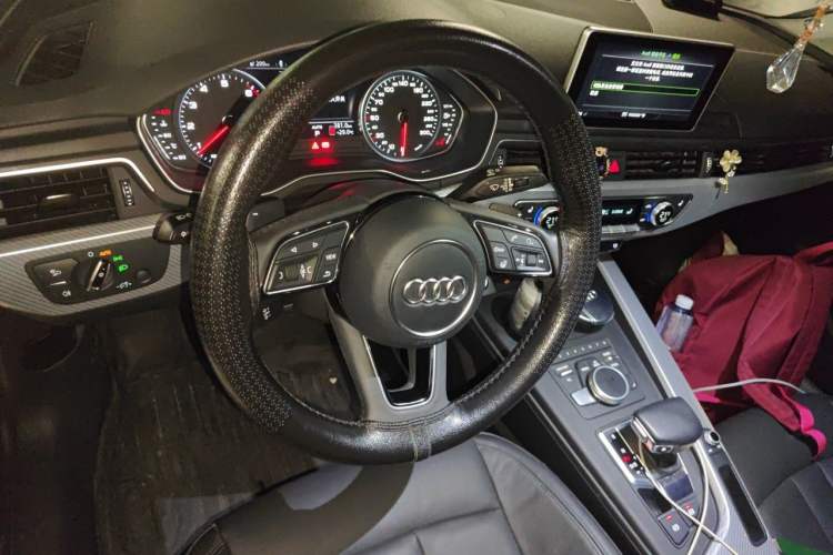 Used Audi A4L 2017 40 TFSI Fashion Model Steering Wheel