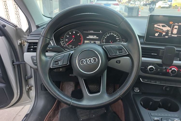 Used Audi A4L 2017 Plus 40 TFSI Ambition Model Steering Wheel