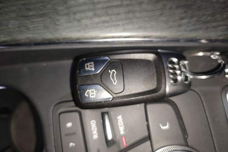 Used Audi A4L 2017 40 TFSI Style Edition Vehicle Key