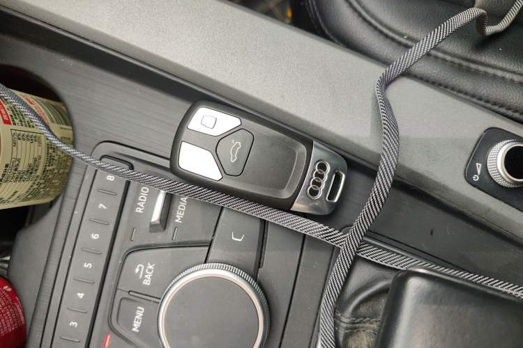 Used Audi A4L 2017 40 TFSI Ambition Edition Vehicle Key