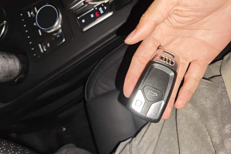 Used Audi A4L 2017 40 TFSI Fashion Model Vehicle Key