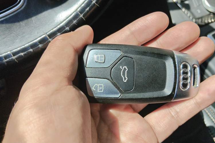 Used Audi A4L 2017 40 TFSI Ambition Edition Vehicle Key