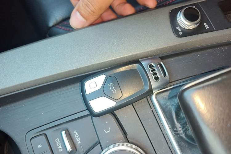 Used Audi A4L 2017 Plus 40 TFSI Ambition Model Vehicle Key