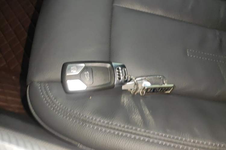 Used Audi A4L 2017 40 TFSI Fashion Model Vehicle Key
