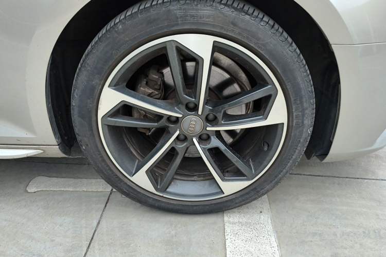 Used Audi A4L 2017 40 TFSI Sport Edition Right Front Wheel Hub