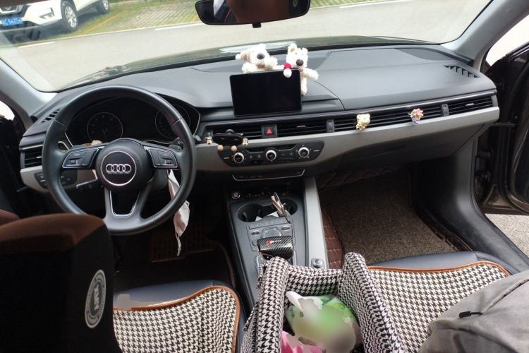 Used Audi A4L 2017 40 TFSI Ambition Edition Center Console