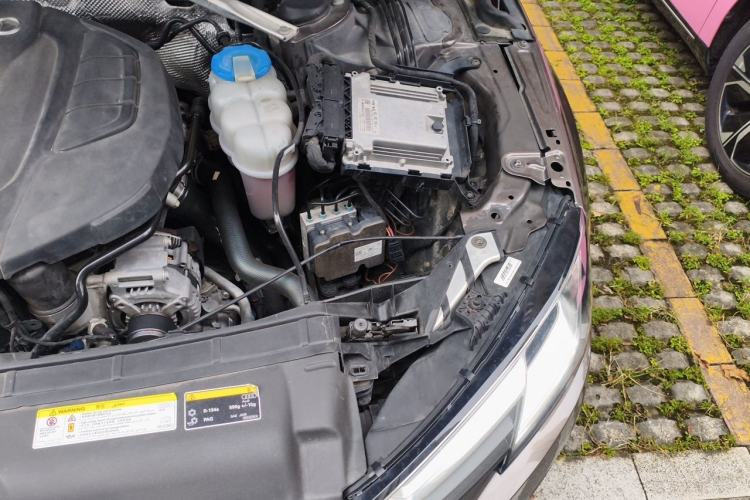 Used Audi A4L 2017 40 TFSI Ambition Edition Engine Bay Left