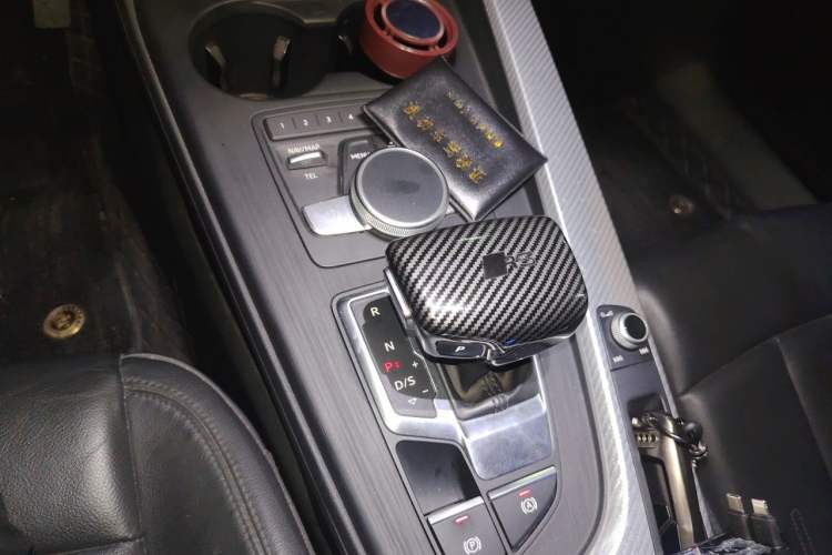 Used Audi A4L 2017 40 TFSI Fashion Model Gear Lever