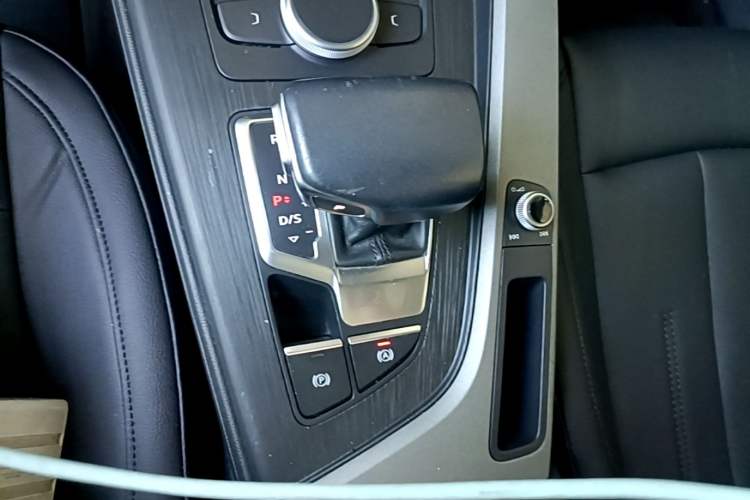 Used Audi A4L 2017 40 TFSI Ambition Edition Gear Lever