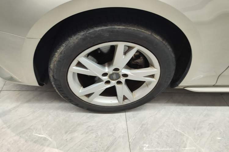 Used Audi A4L 2017 Plus 40 TFSI Ambition Model Left Front Wheel Hub