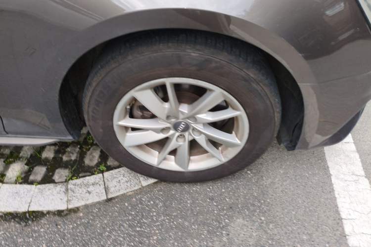 Used Audi A4L 2017 40 TFSI Ambition Edition Right Front Wheel Hub