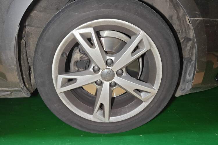 Used Audi A4L 2017 Plus 40 TFSI Fashion Model Right Front Wheel Hub