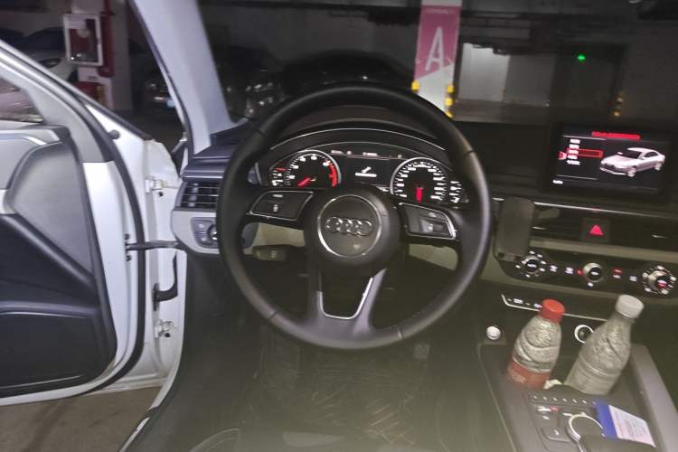 Used Audi A4L 2017 Plus 40 TFSI Ambition Model Steering Wheel