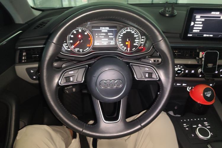 Used Audi A4L 2017 Plus 40 TFSI Ambition Model Steering Wheel
