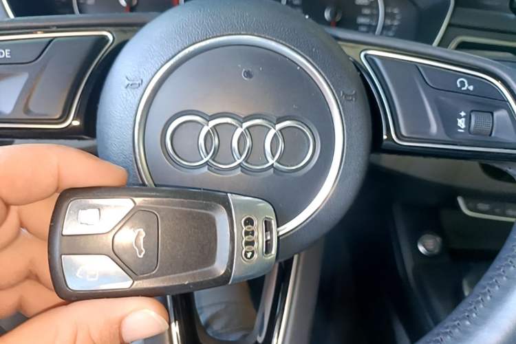 Used Audi A4L 2017 40 TFSI Ambition Edition Vehicle Key