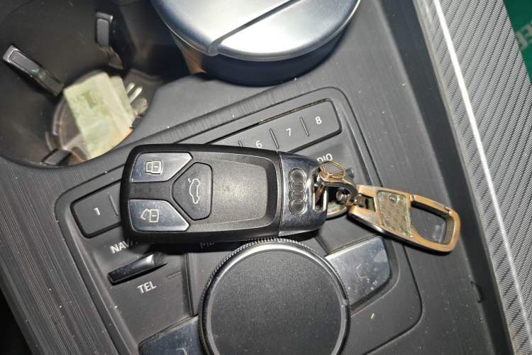 Used Audi A4L 2017 Plus 40 TFSI Fashion Model Vehicle Key