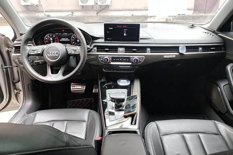Used Audi A4L 2017 40 TFSI Sport Edition Center Console