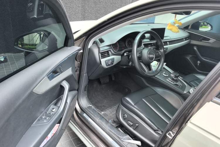 Used Audi A4L 2017 40 TFSI Ambition Edition Driver Seat