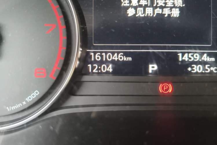 Used Audi A4L 2017 Plus 40 TFSI Fashion Model Odometer Close Up