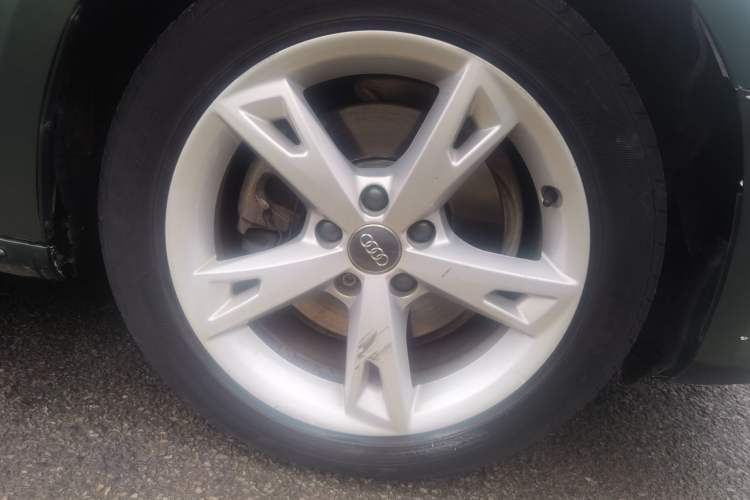 Used Audi A4L 2017 Plus 40 TFSI Fashion Model Right Front Wheel Hub