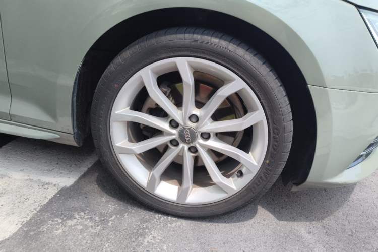 Used Audi A4L 2017 Plus 40 TFSI Fashion Model Right Front Wheel Hub