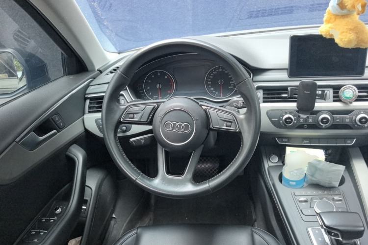 Used Audi A4L 2017 40 TFSI Ambition Edition Steering Wheel