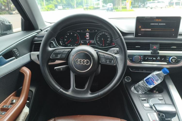 Used Audi A4L 2017 Plus 40 TFSI Fashion Model Steering Wheel