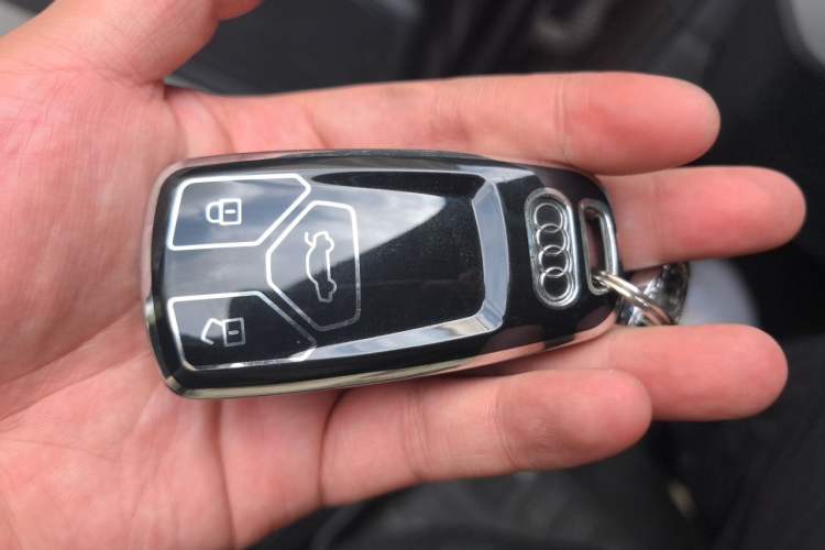 Used Audi A4L 2017 40 TFSI Ambition Edition Vehicle Key