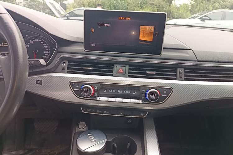 Used Audi A4L 2017 40 TFSI Fashion Model Audio And AC Panel