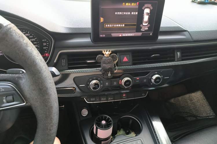Used Audi A4L 2017 Plus 40 TFSI Ambition Model Audio And AC Panel