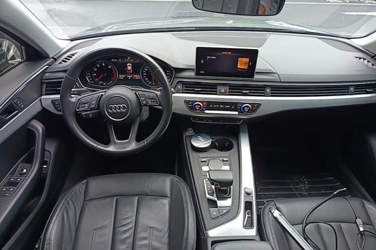 Used Audi A4L 2017 40 TFSI Fashion Model Center Console