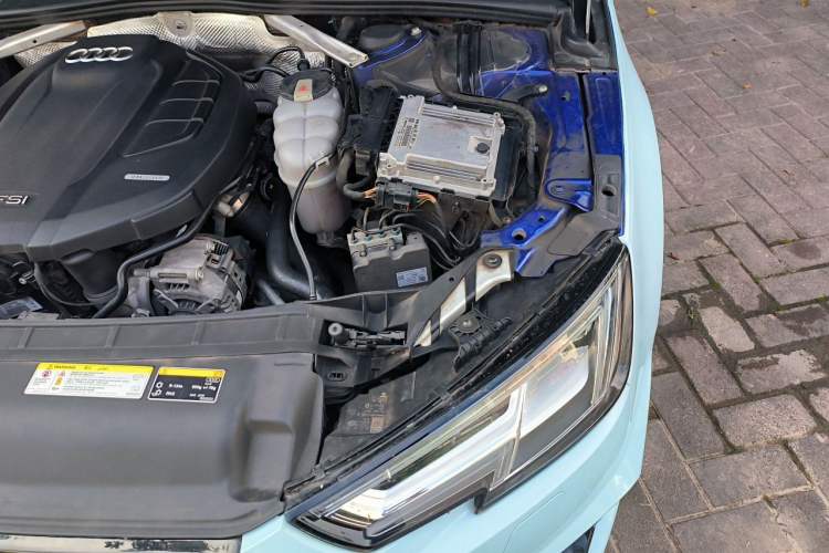 Used Audi A4L 2017 Plus 40 TFSI Ambition Model Engine Bay Left