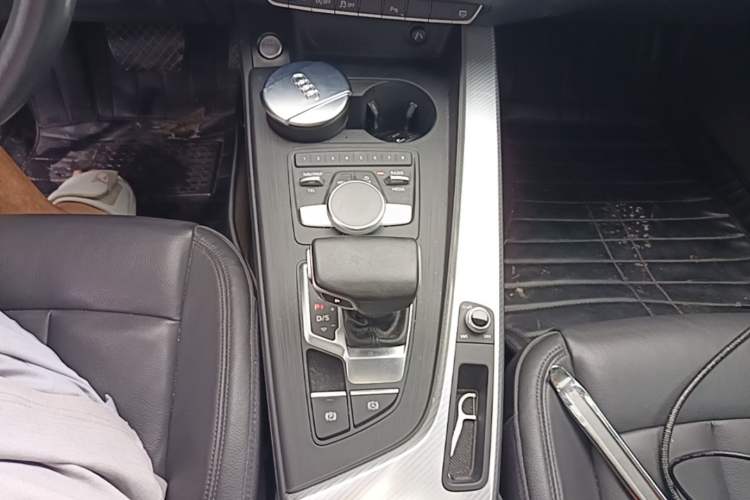 Used Audi A4L 2017 40 TFSI Fashion Model Gear Lever