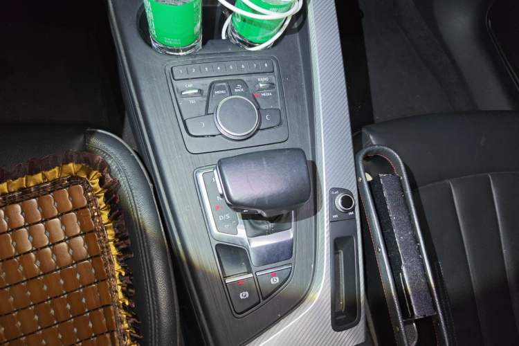Used Audi A4L 2017 40 TFSI Fashion Model Gear Lever