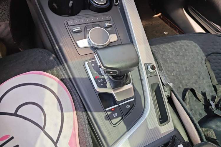 Used Audi A4L 2017 Plus 40 TFSI Fashion Model Gear Lever