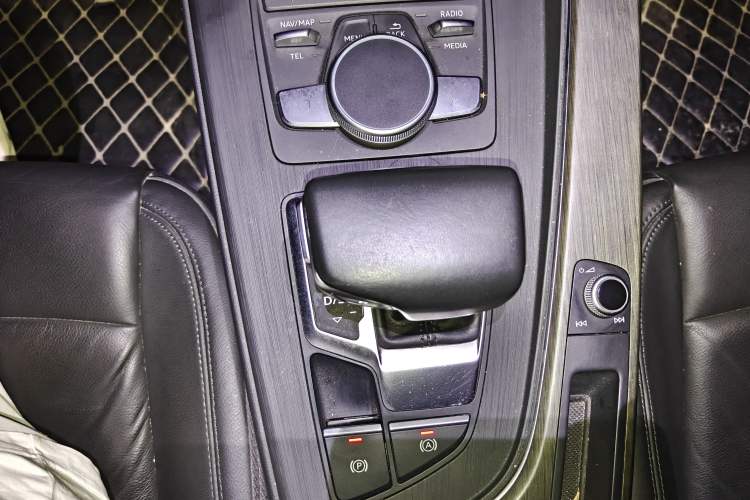 Used Audi A4L 2017 45 TFSI quattro Style Edition Gear Lever