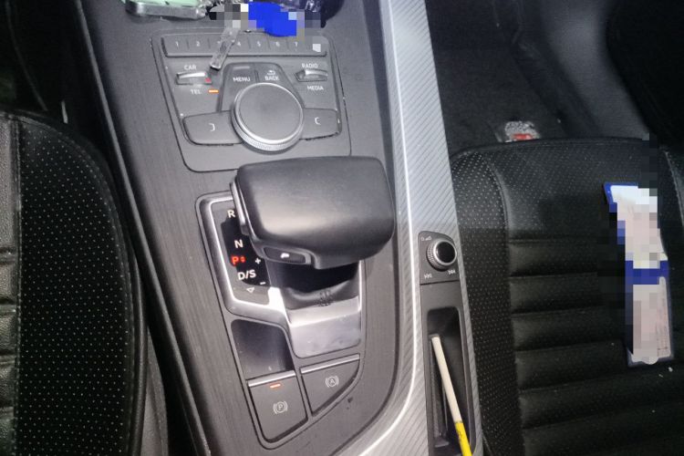 Used Audi A4L 2017 40 TFSI Fashion Model Gear Lever