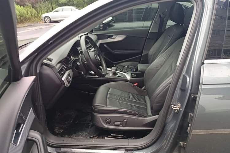 Used Audi A4L 2017 40 TFSI Fashion Model Left Front Seat
