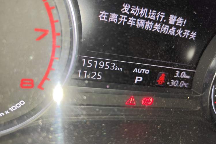 Used Audi A4L 2017 40 TFSI Fashion Model Odometer Close Up