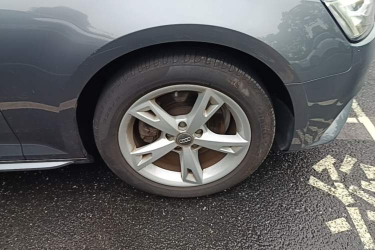 Used Audi A4L 2017 40 TFSI Fashion Model Right Front Wheel Hub