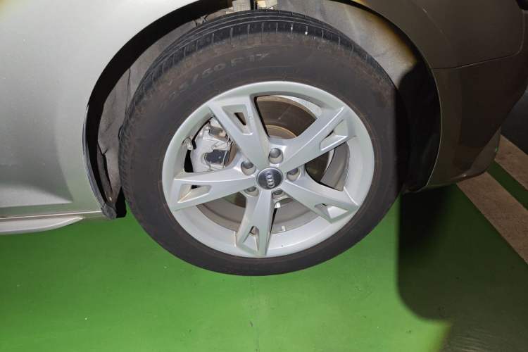 Used Audi A4L 2017 40 TFSI Fashion Model Right Front Wheel Hub