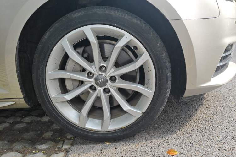 Used Audi A4L 2017 45 TFSI quattro Style Edition Right Front Wheel Hub