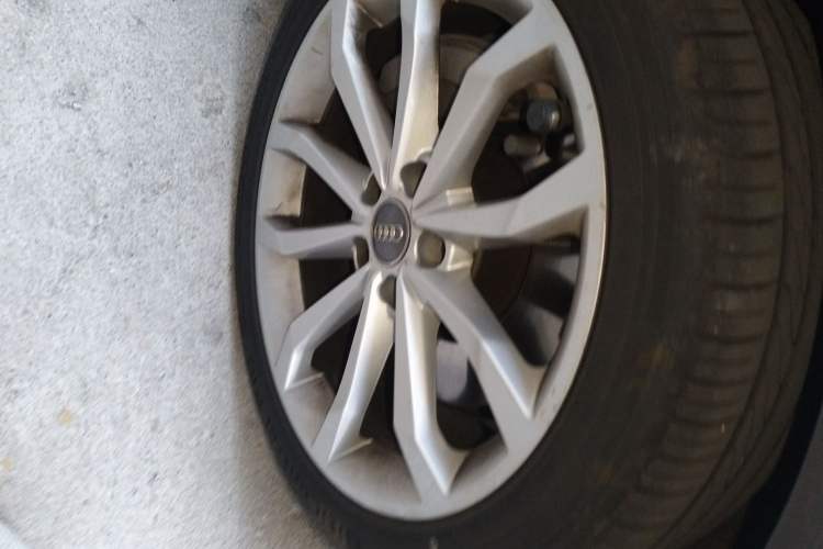 Used Audi A4L 2017 Plus 45 TFSI quattro Stylish Model Right Front Wheel Hub