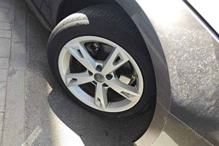 Used Audi A4L 2017 Plus 40 TFSI Fashion Model Right Front Wheel Hub