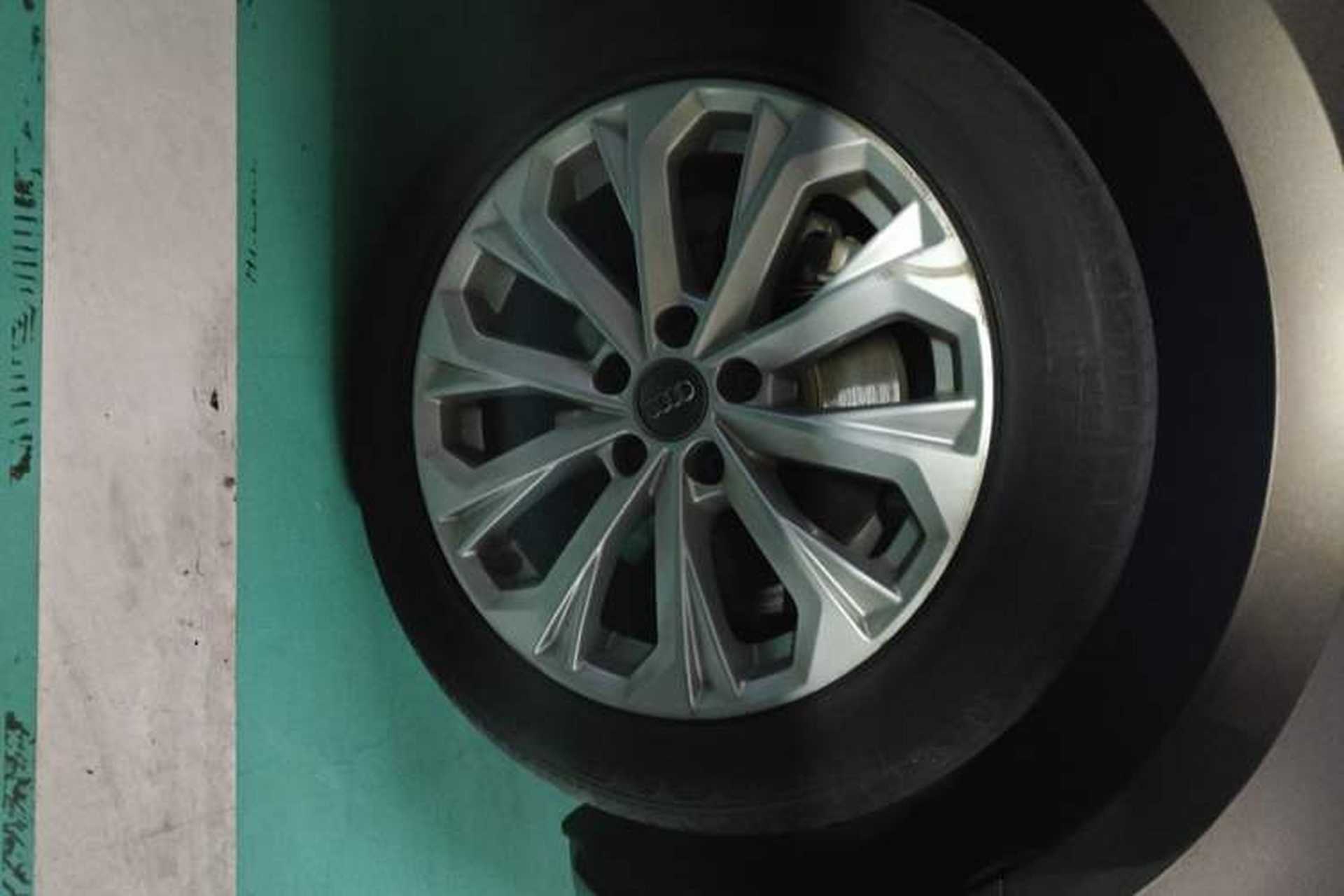 Used Audi A4L 2017 40 TFSI Ambition Edition Right Front Wheel Hub